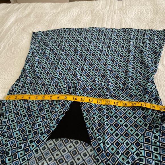 GEOMETRIC PRINT BLOUSE IN MULTI COLOURS, SIZE XL - Picture 6 of 8